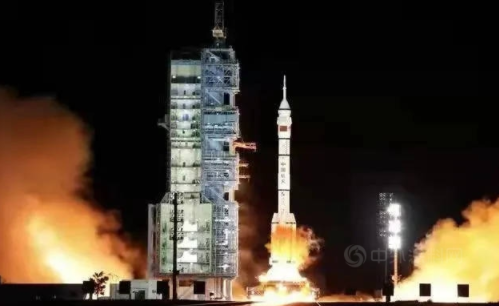 Parabéns pelo lançamento bem-sucedido da nave espacial tripulada Shenzhou 13